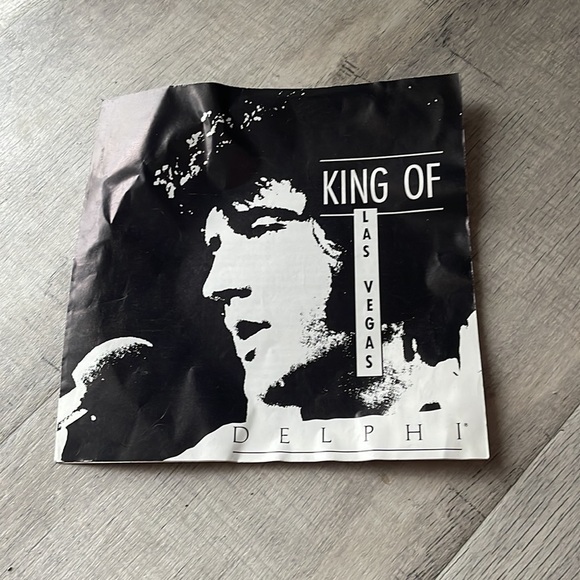 Elvis Presley “King of Las Vegas” Plate - Picture 5 of 7